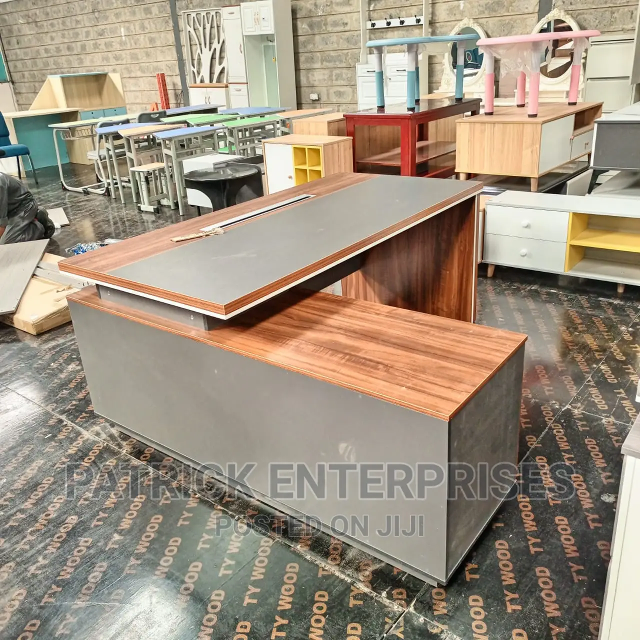 Executive Imported Office Desk 1.8 MTRS