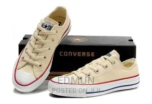 Biege Converse All Stars