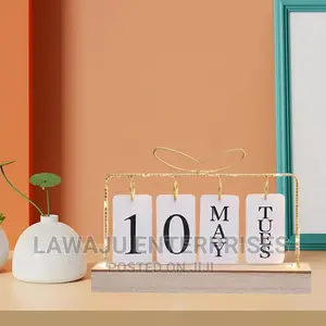 Desktop Calendar Decor