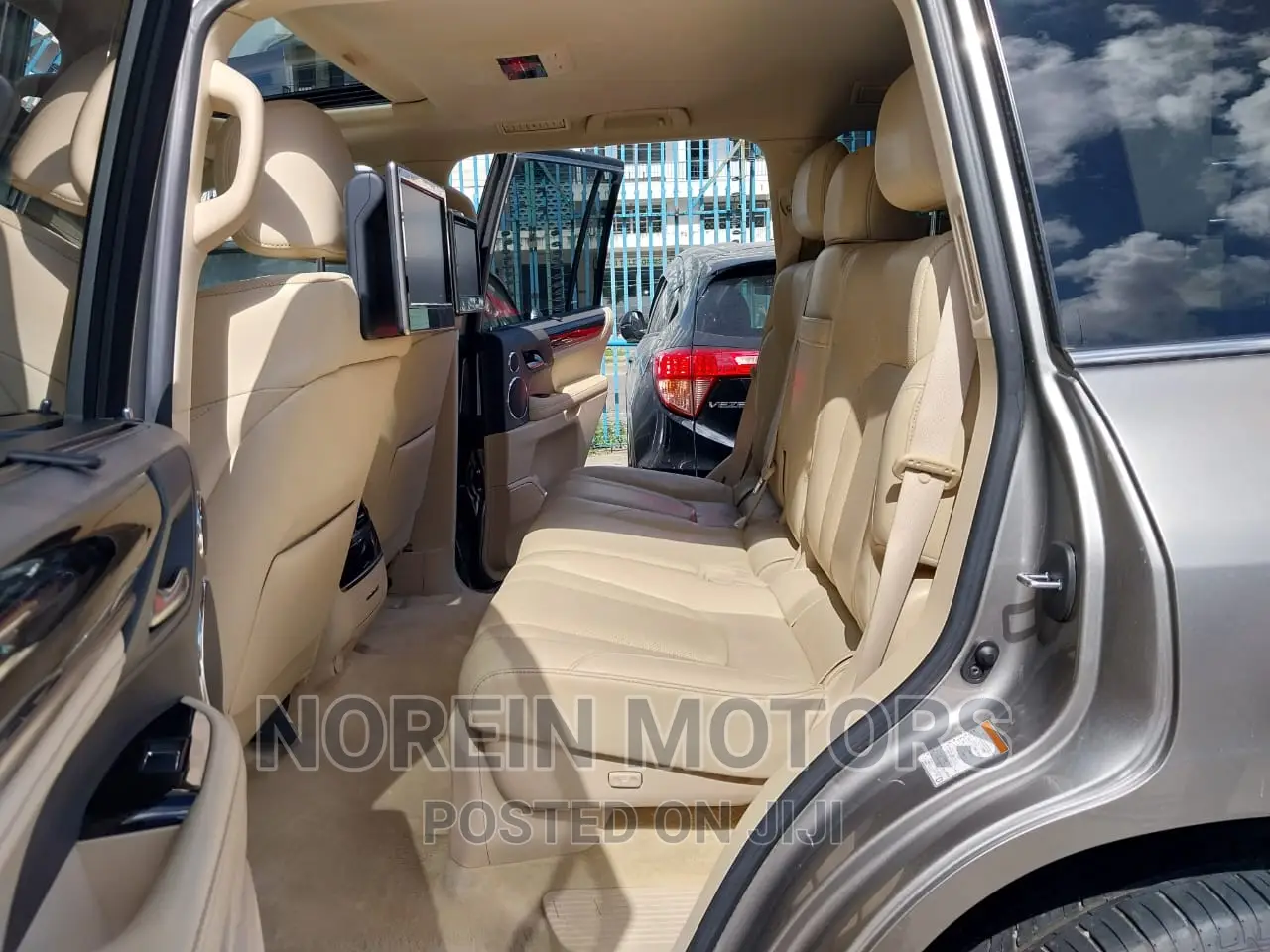 Lexus LX 2018 Gold