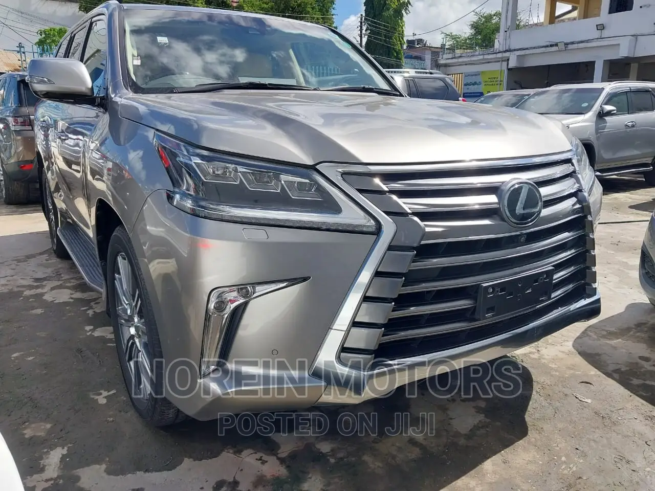 Lexus LX 2018 Gold