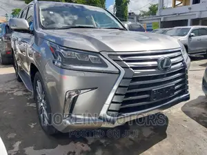 Lexus LX 2018 Gold