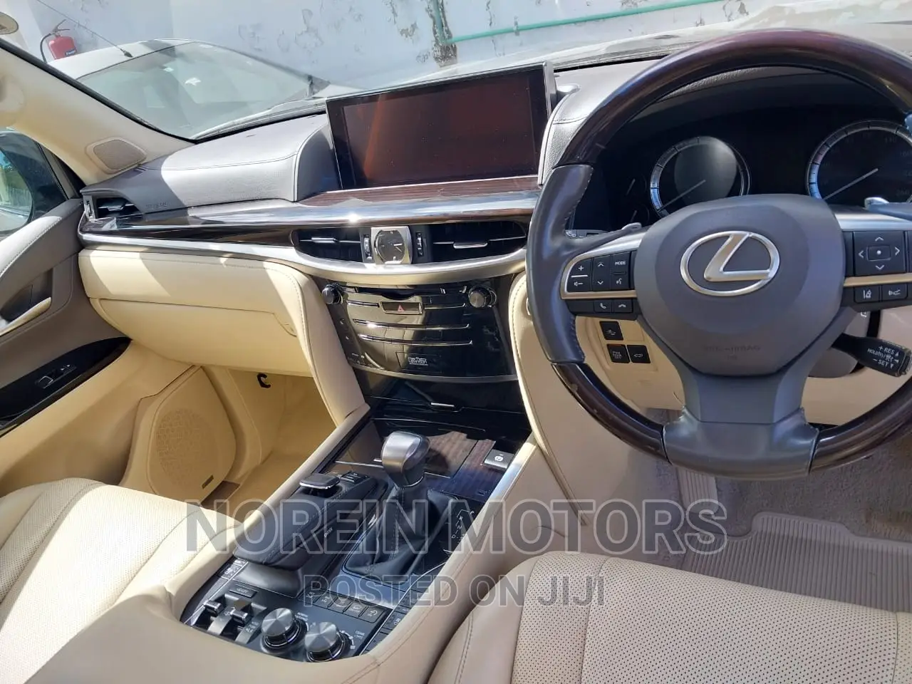 Lexus LX 2018 Gold