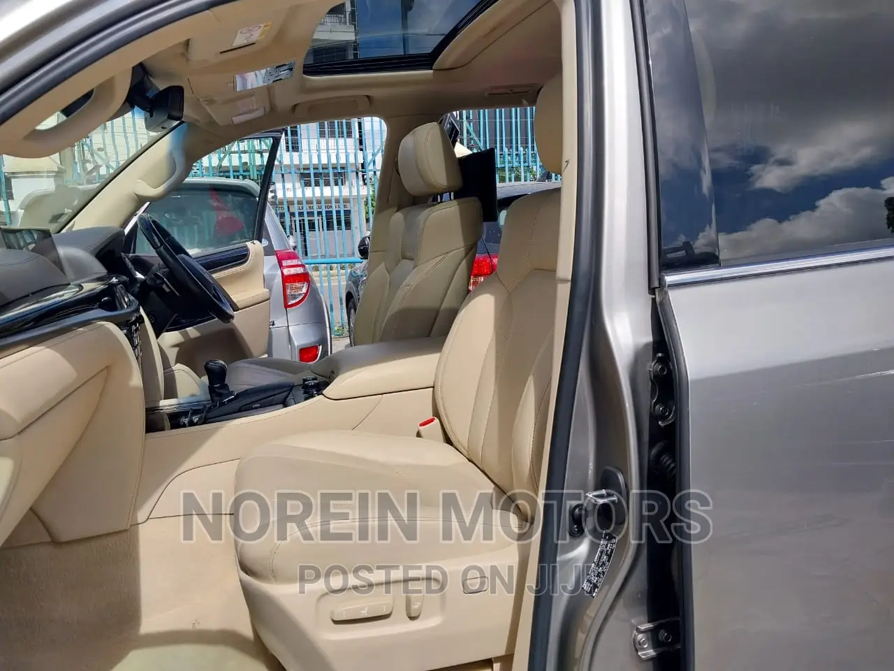 Lexus LX 2018 Gold