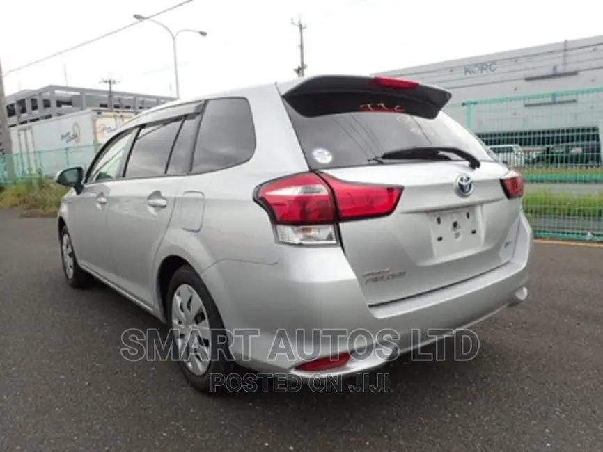Toyota Corolla Fielder 2016 Silver