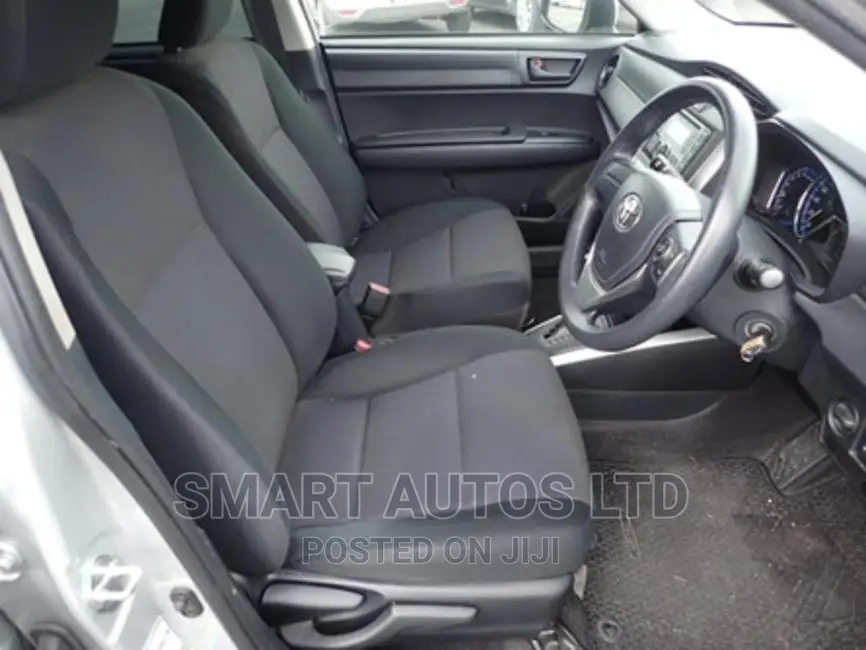 Toyota Corolla Fielder 2016 Silver