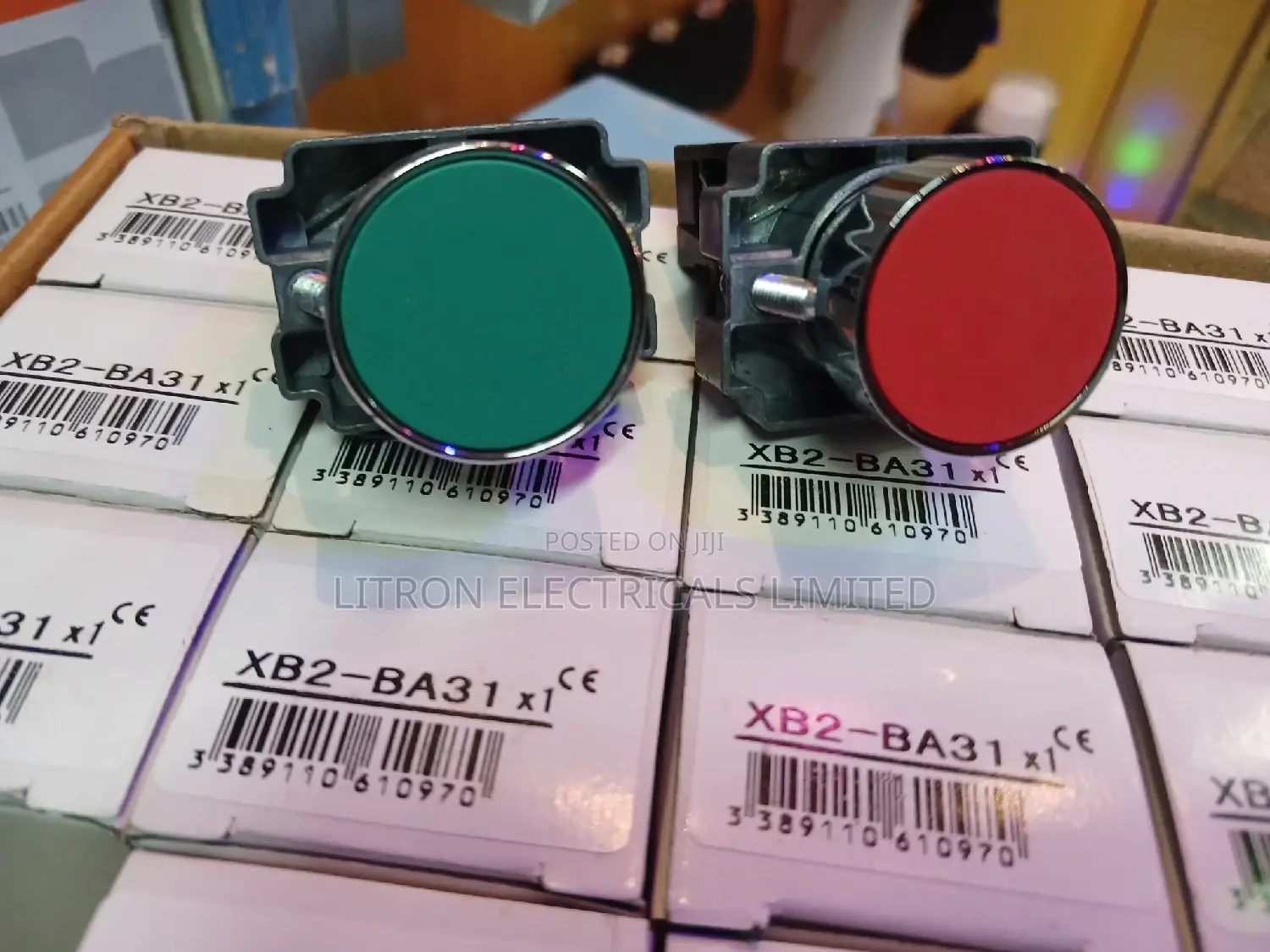Red Green Push Button