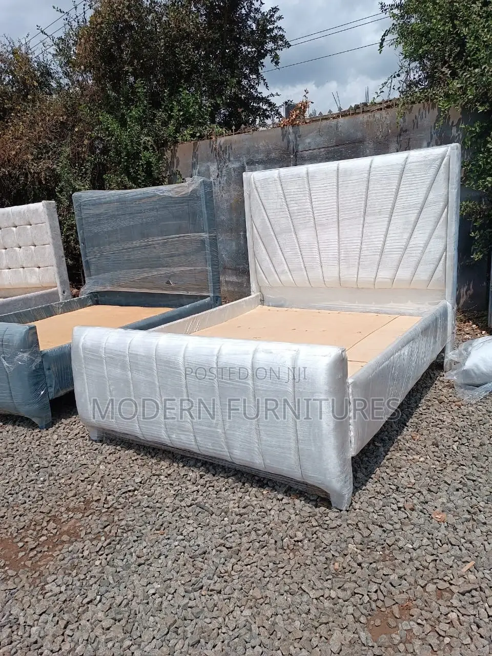 Cream 5/6 Modern Bed