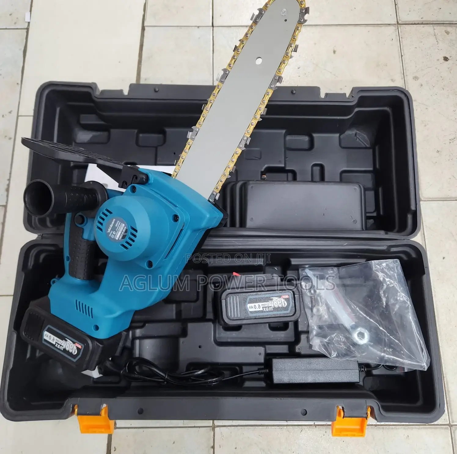 Cordles Chainsaw With Two Batteries