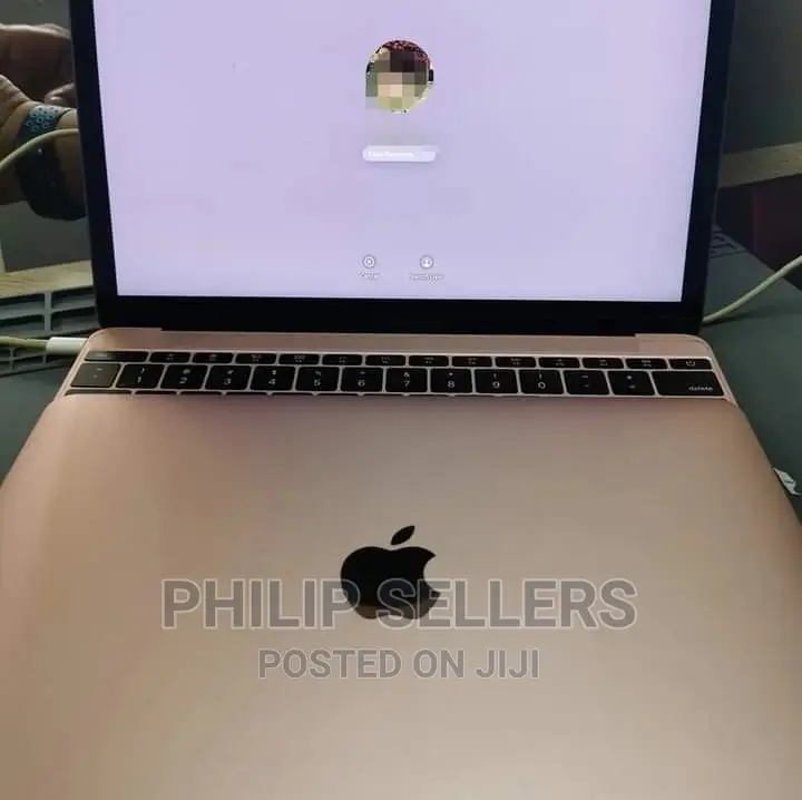 Macbook Pro | Macbook Air LCD Replacement 
On Stock