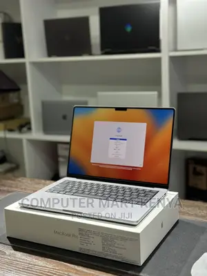New Laptop Apple MacBook Pro 16GB Apple M2 SSD 512GB