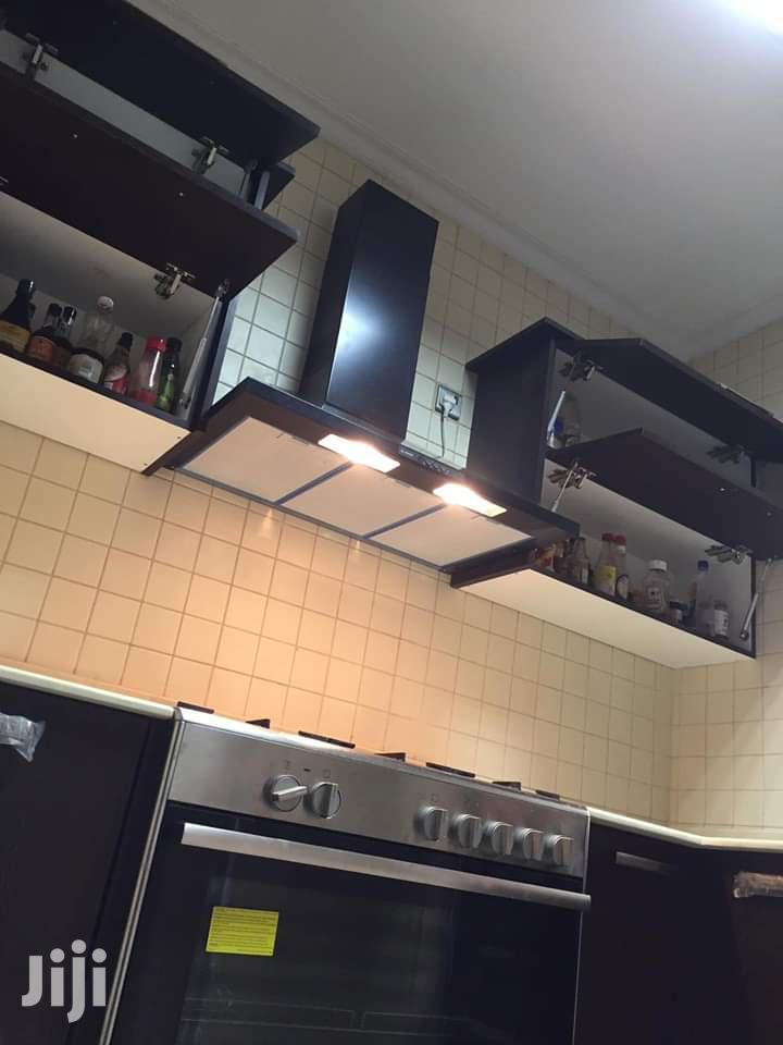Modarn Kitchen Wadrobes