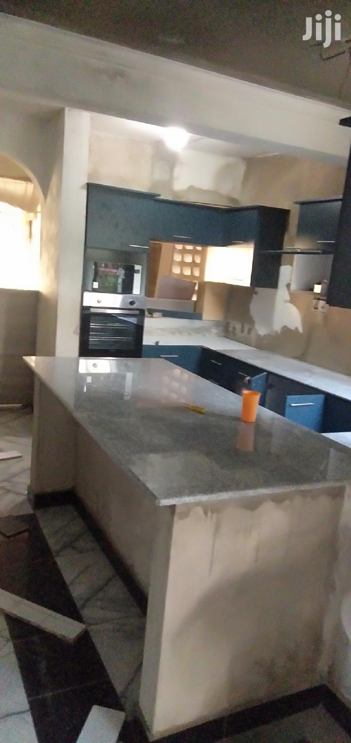 Modarn Kitchen Wadrobes