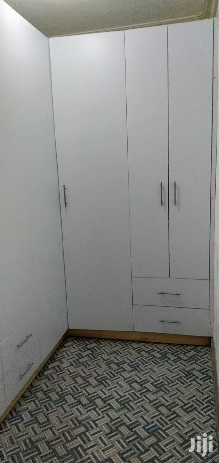 Modarn Kitchen Wadrobes