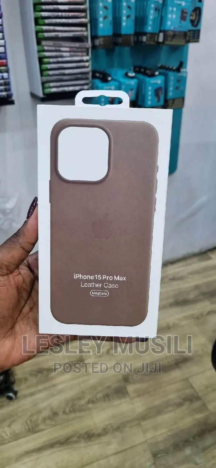Leather Case iPhone 15 Pro Max - Brown (Magsafe Compatible)