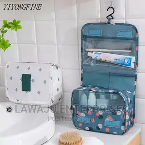 New Foldable Hanging Make Up / Cosmetic Bag