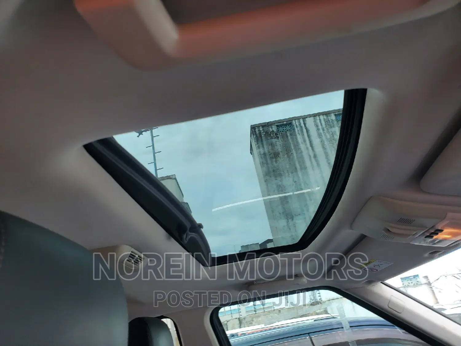 Land Rover Discovery 2016 Off white