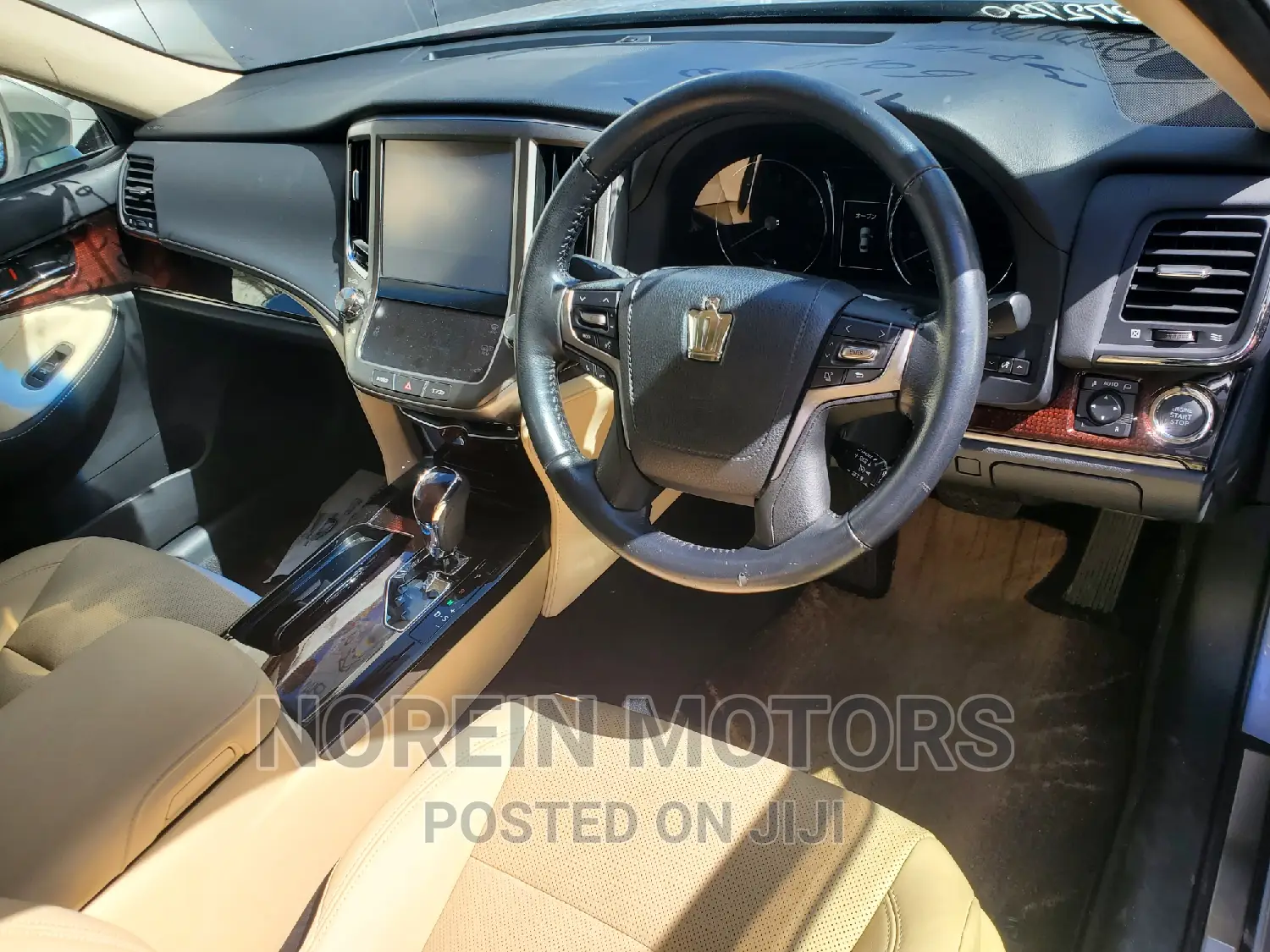 Toyota Crown 2016 Silver
