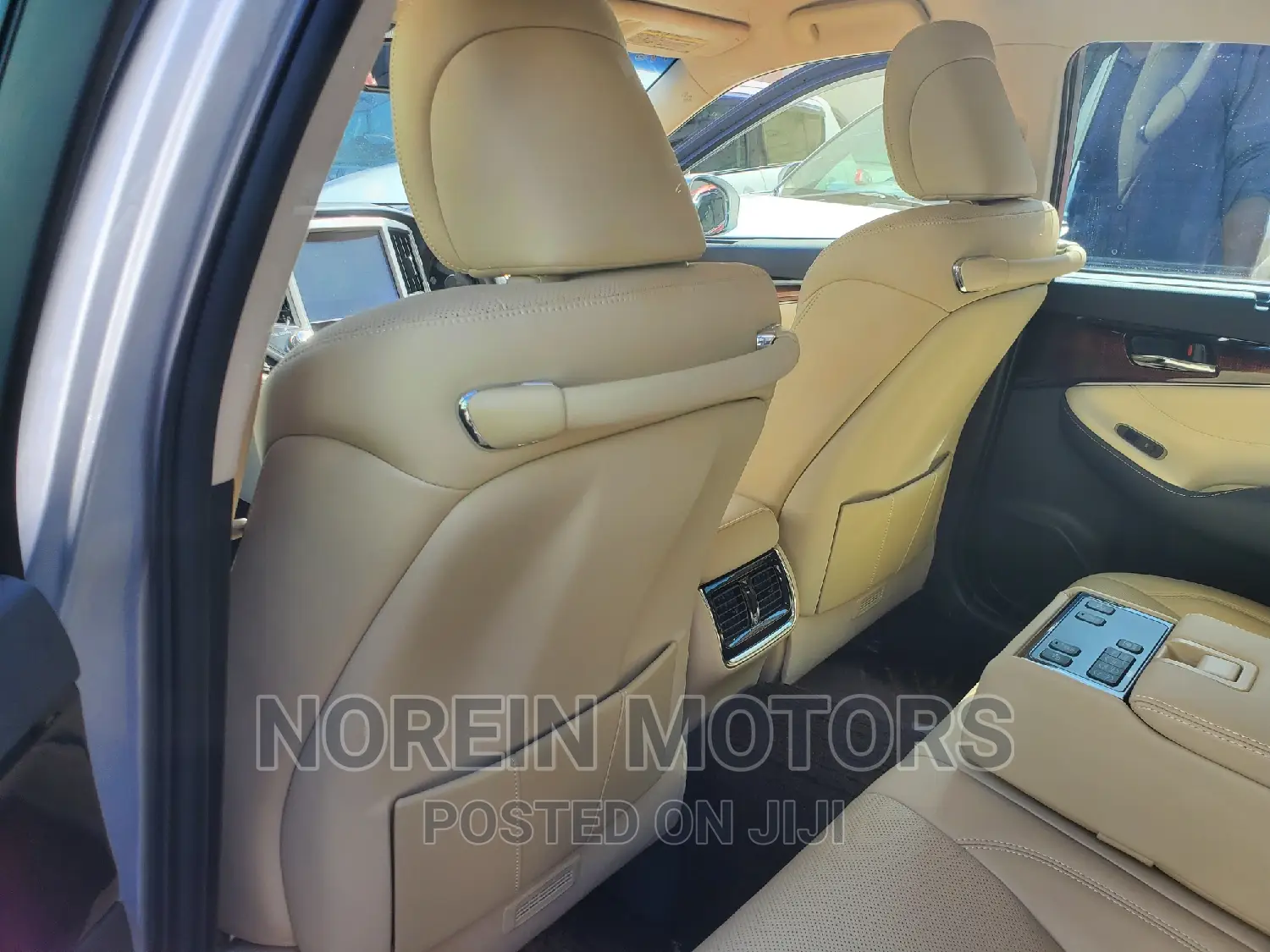 Toyota Crown 2016 Silver
