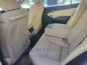 Toyota Crown 2016 Silver
