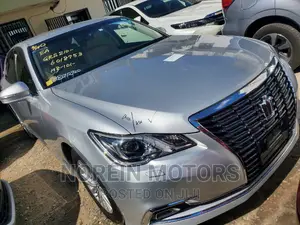 Toyota Crown 2016 Silver