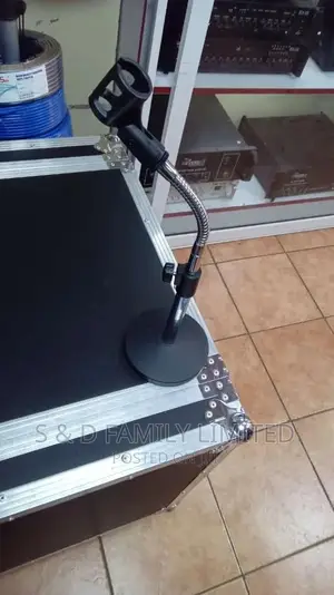 Silver Metalic Roundbase Microphone Stand