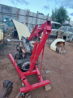 Engine Lifting Crane