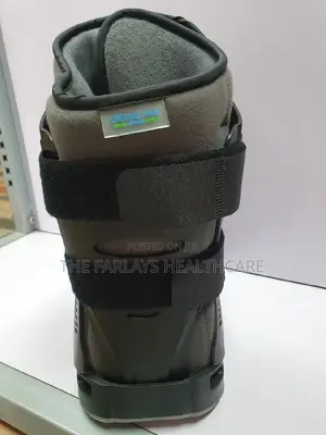 Walker Boot.- Short.