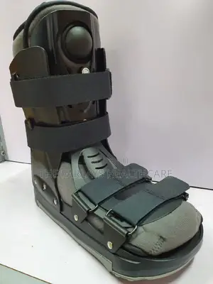 Walker Boot.- Short.