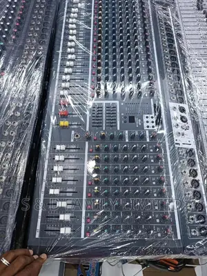 EVP 24 Channels Powered Mixer