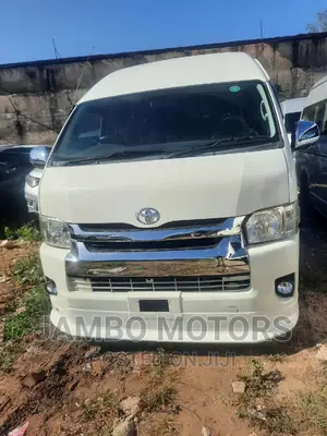Toyota HiAce 2016 White