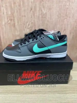 Nike SB Dunk Green Glow