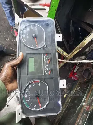 Clock Isuzu FRR 90 (Slayqueen)