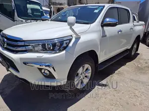 Toyota Hilux 2018 White