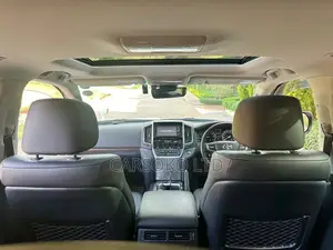 Toyota Land Cruiser 2017 White