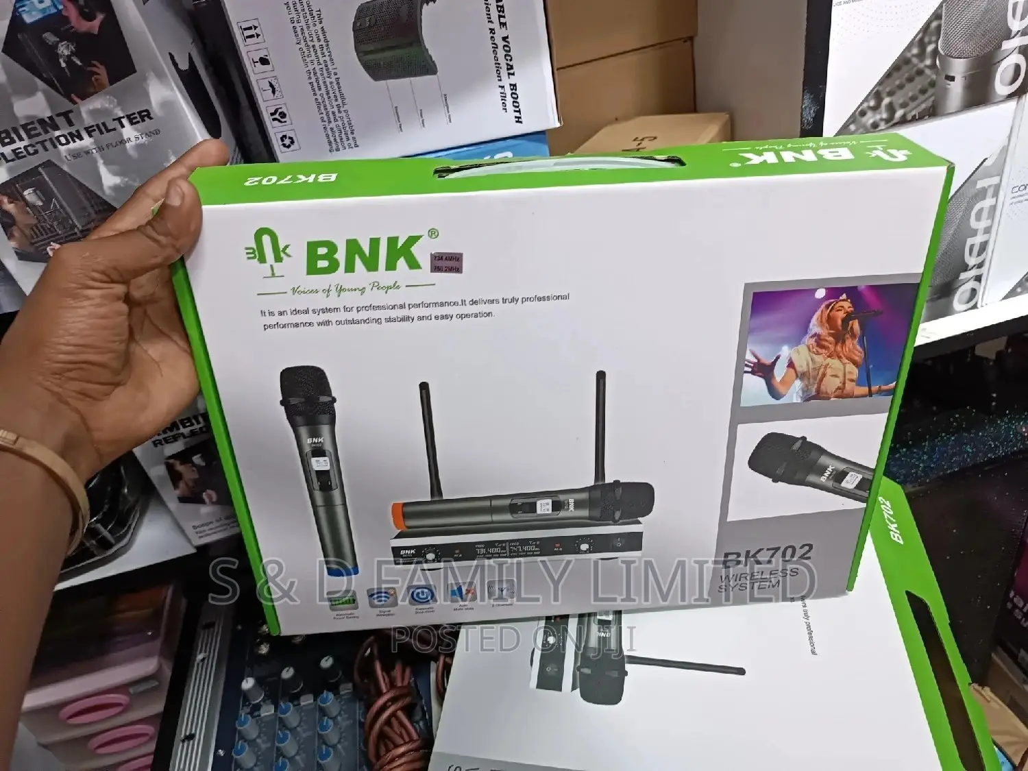 BNK BK702 Wireless Microphone