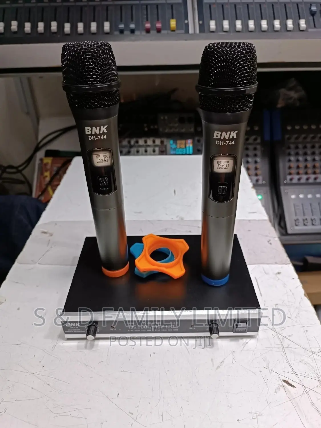 BNK DH-744 Wireless Microphone