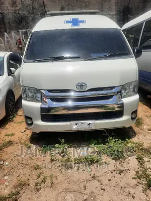 Toyota HiAce 2016 White