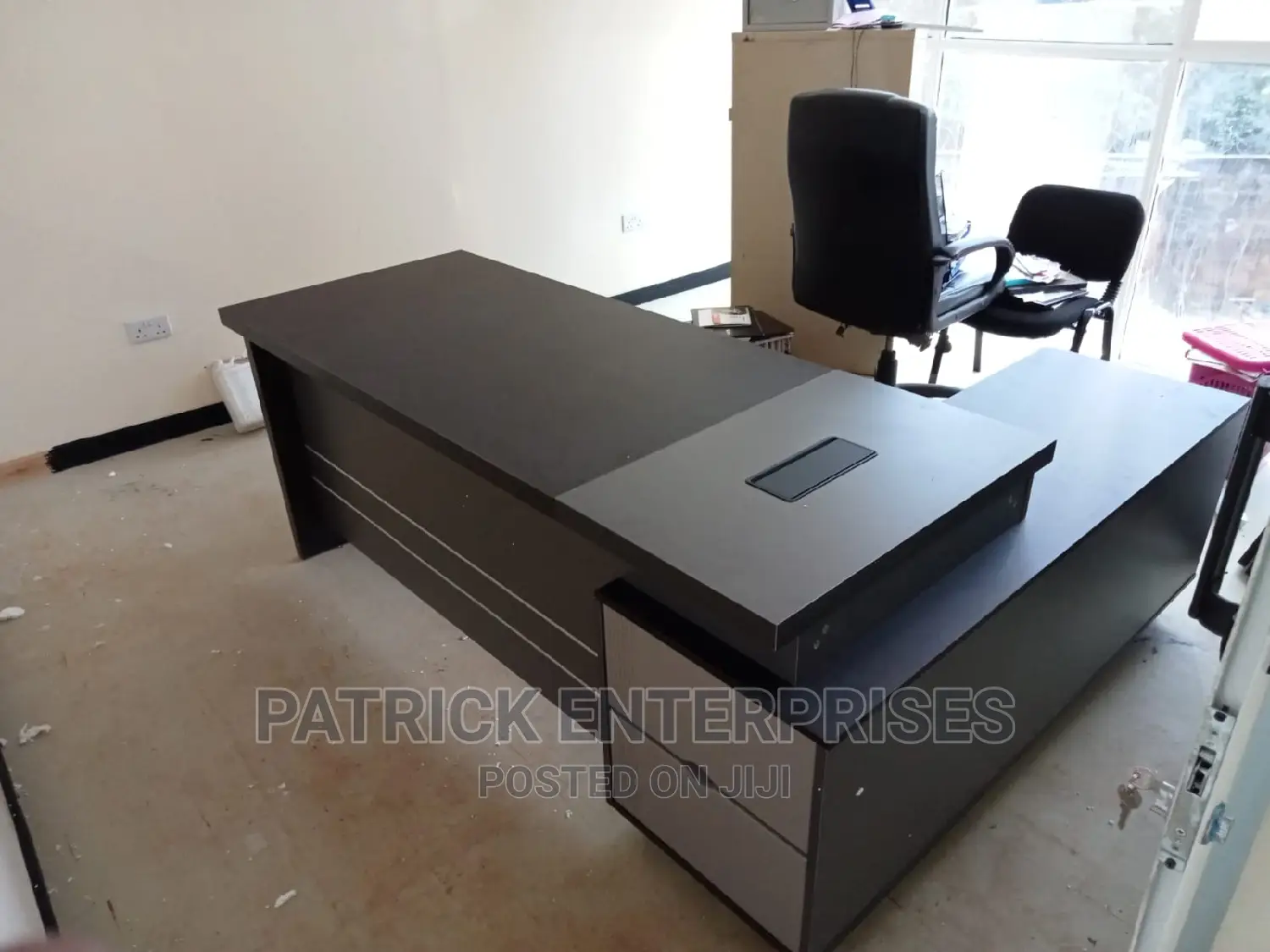 Executive Imported Office Desk 1.8 MTRS