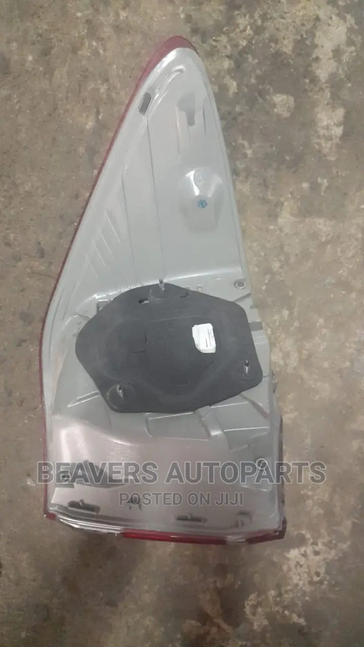 Crown 2010-2013 Taillight