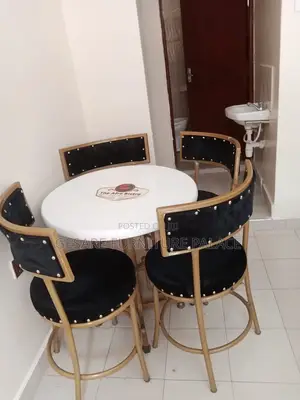 Hotel / Bar Table With 4 Seats