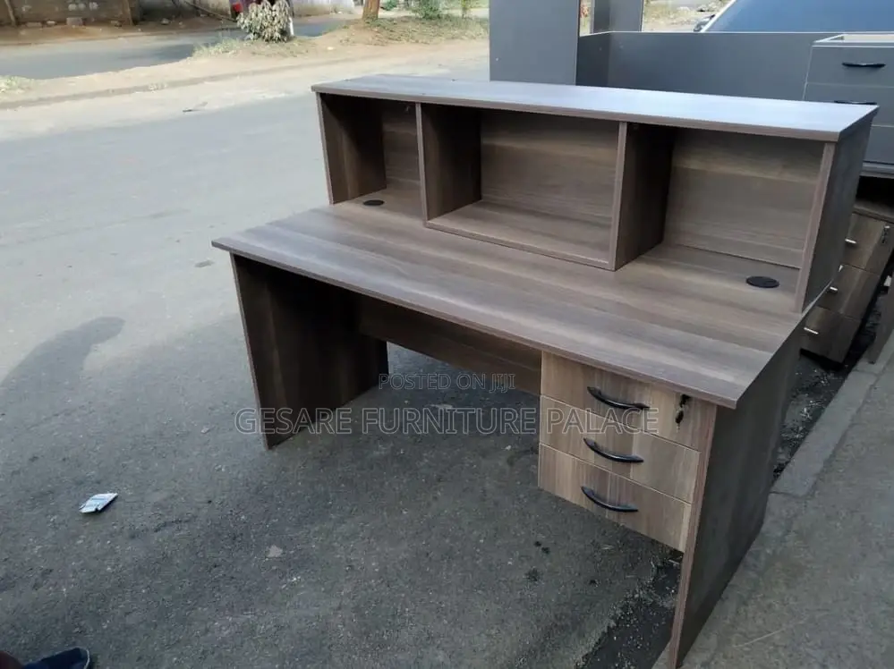 1.6 Reception Desk
