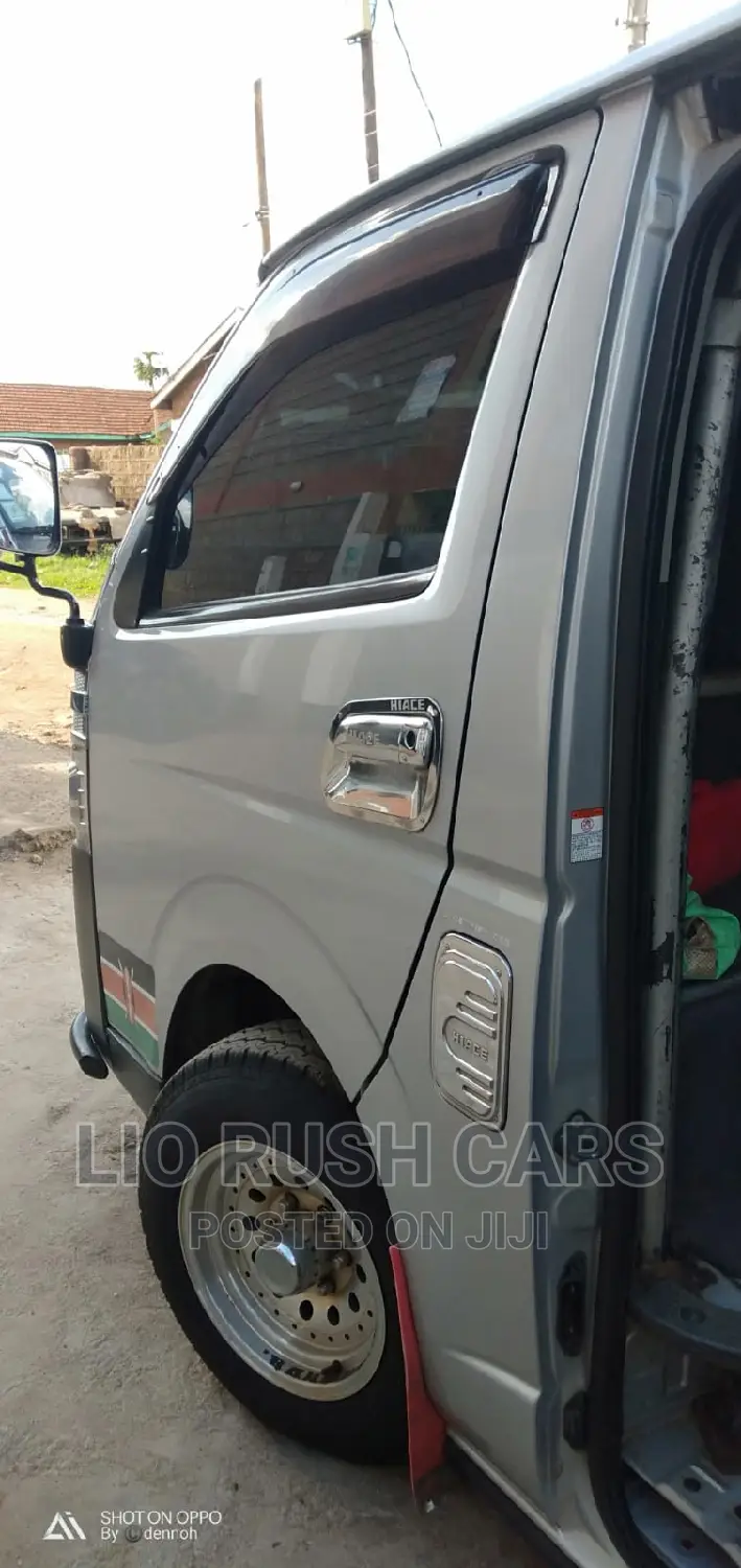 Toyota HiAce 2015 Silver