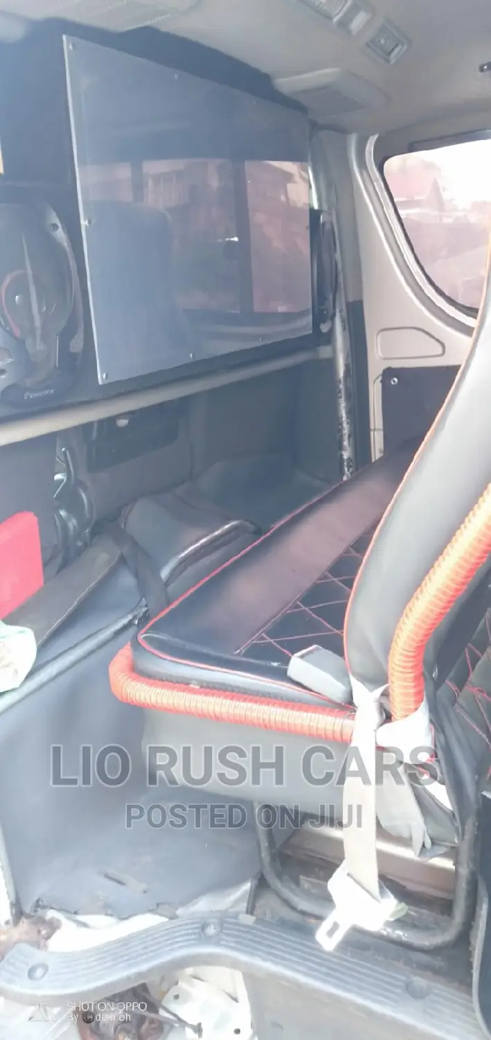 Toyota HiAce 2015 Silver