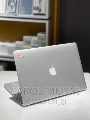 New Laptop Apple MacBook Pro 2015 8GB Intel Core i7 SSD 256GB