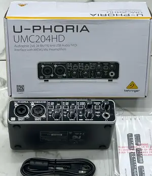 2x4 BEHRINGER Umc204hd Uphoria USB Audio Interface BK