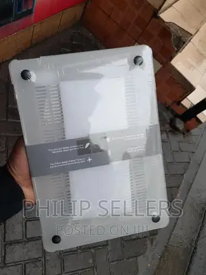 Lightweight, Form-Fitting Hard Shell Case