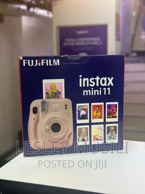 Fujifilm Instax Mini 11 Instant Camera (Blush Pink) Gift Box
