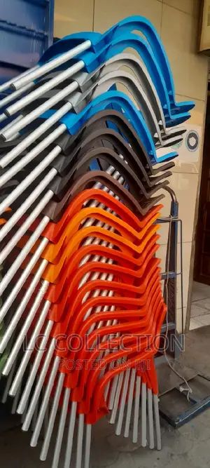 Plastic Chair of Metal Tubing Leg