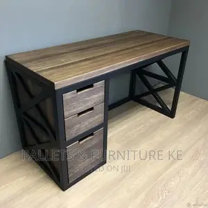 Standard Pallet Office Table